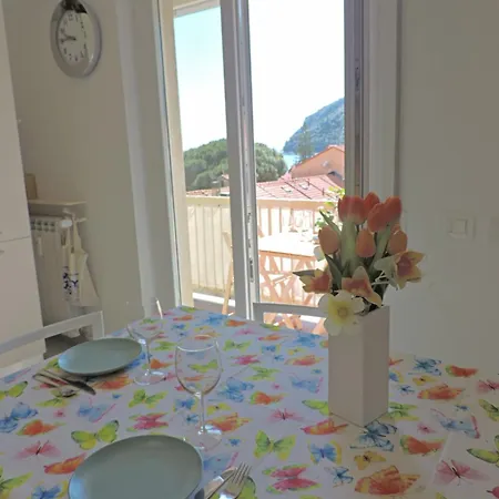 Seaview - B Riva Trigoso